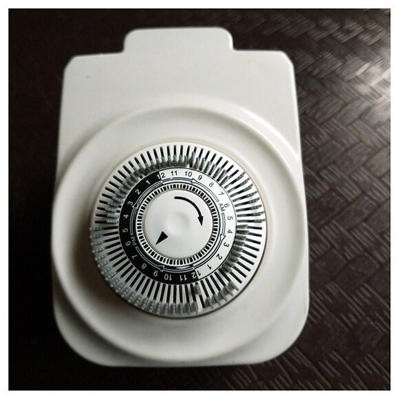 Intertek 24 Hour Analog Lamp Timer - Picture 1 of 6